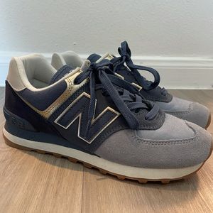 New Balance sneakers! Size US 8. Navy/Blue/Gold.